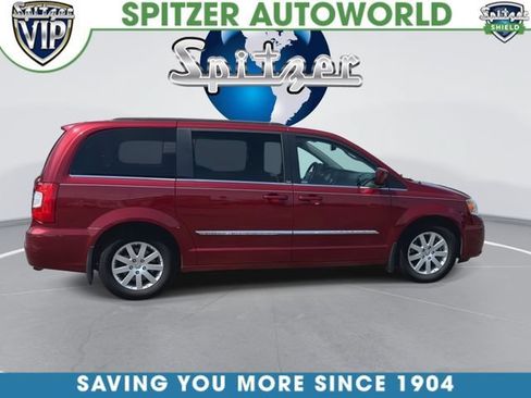 Used 2013 Chrysler Town & Country Touring FWD image 10