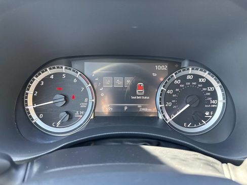 Used 2023 Toyota Highlander L AWD/4WD image 13