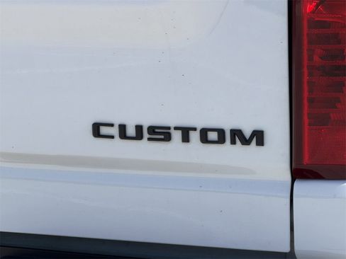 Used 2022 Chevrolet Silverado 2500 Custom w/ Custom Value Package image 7