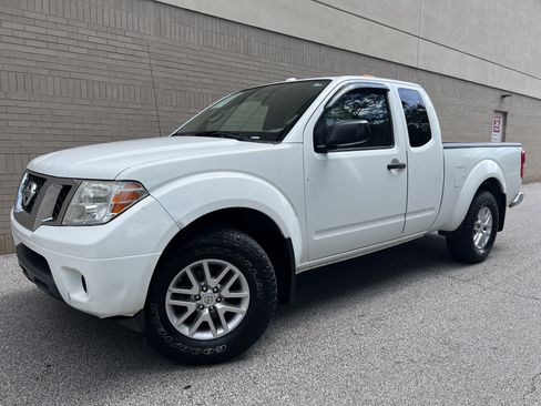Used 2014 Nissan Frontier SV w/ SV Value Truck Package AWD/4WD image 2