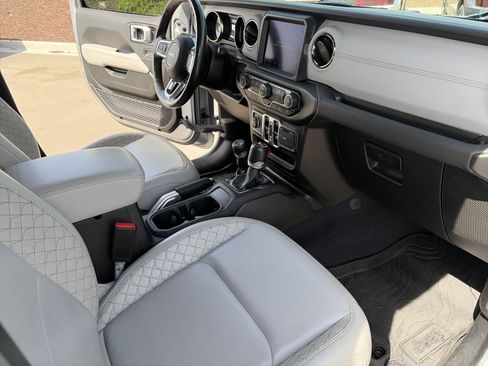 Used 2021 Jeep Wrangler Unlimited Sahara AWD/4WD image 30