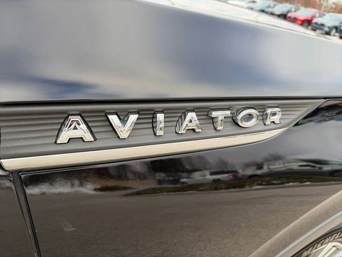 Used 2025 Lincoln Aviator AWD image 9