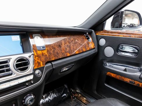 Used 2013 Rolls-Royce Ghost image 32