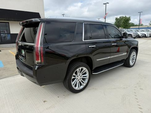 Used 2018 Cadillac Escalade Premium Luxury w/ LPO, Radiant Package AWD/4WD image 17