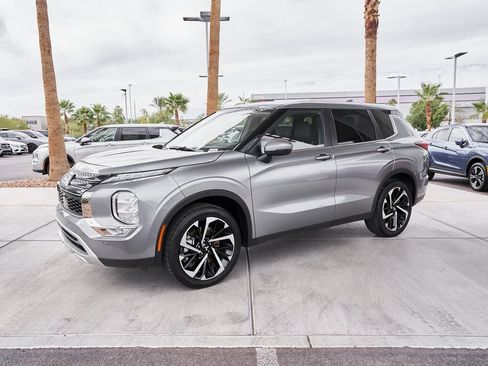 Used 2024 Mitsubishi Outlander SE image 4