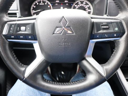 Used 2024 Mitsubishi Outlander AWD image 28