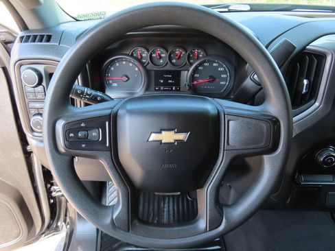 Used 2020 Chevrolet Silverado 1500 Custom w/ Custom Value Package AWD/4WD image 15