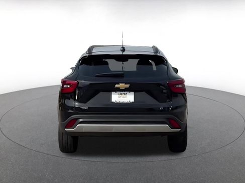 Used 2025 Chevrolet Trax LT w/ LT Convenience Package image 10