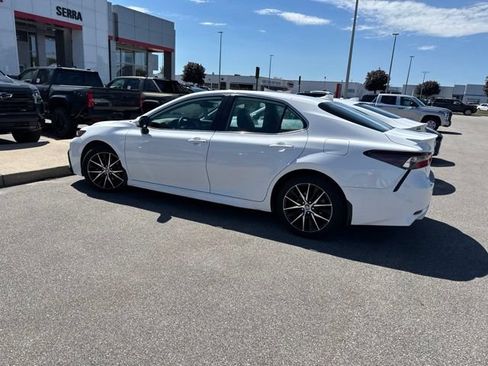 Used 2021 Toyota Camry SE w/ Convenience Package FWD image 8
