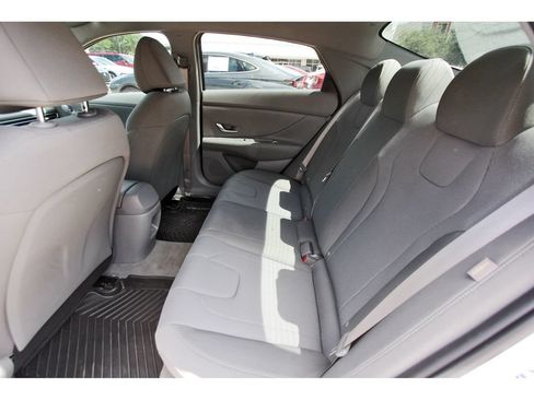 Used 2025 Hyundai Elantra SE FWD image 14
