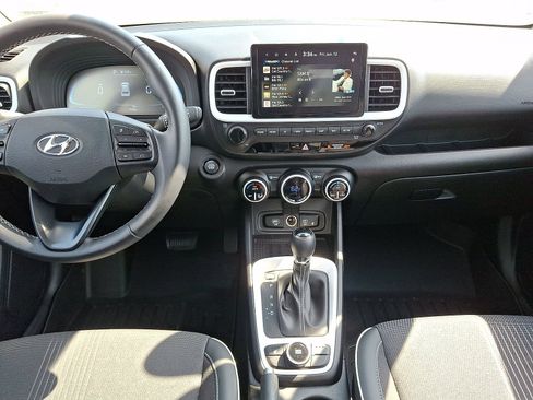 Certified 2025 Hyundai Venue Limited FWD image 10