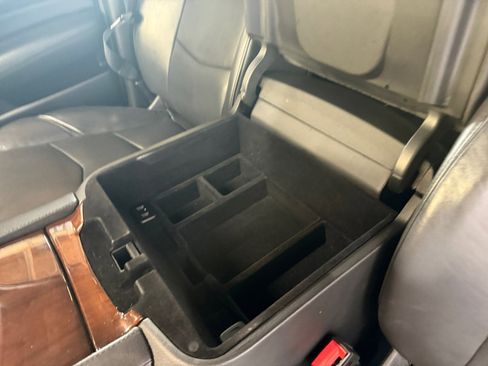 Used 2019 Cadillac Escalade ESV Premium Luxury image 16