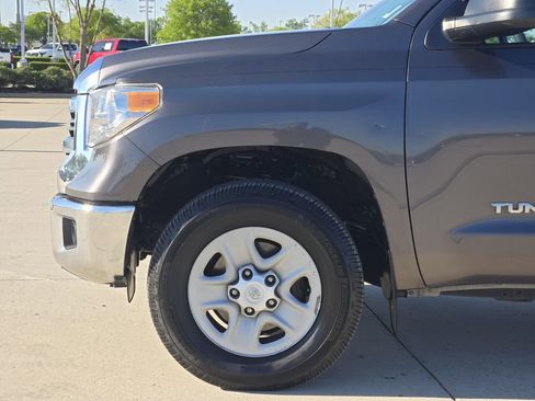Used 2017 Toyota Tundra SR5 image 8