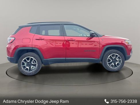 Used 2025 Jeep Compass Trailhawk AWD/4WD image 6