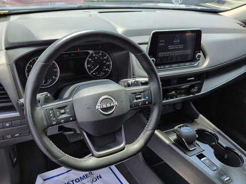 Used 2025 Nissan Rogue SV FWD image 12