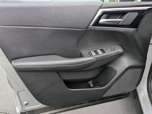 Used 2024 Mitsubishi Outlander SE image 11