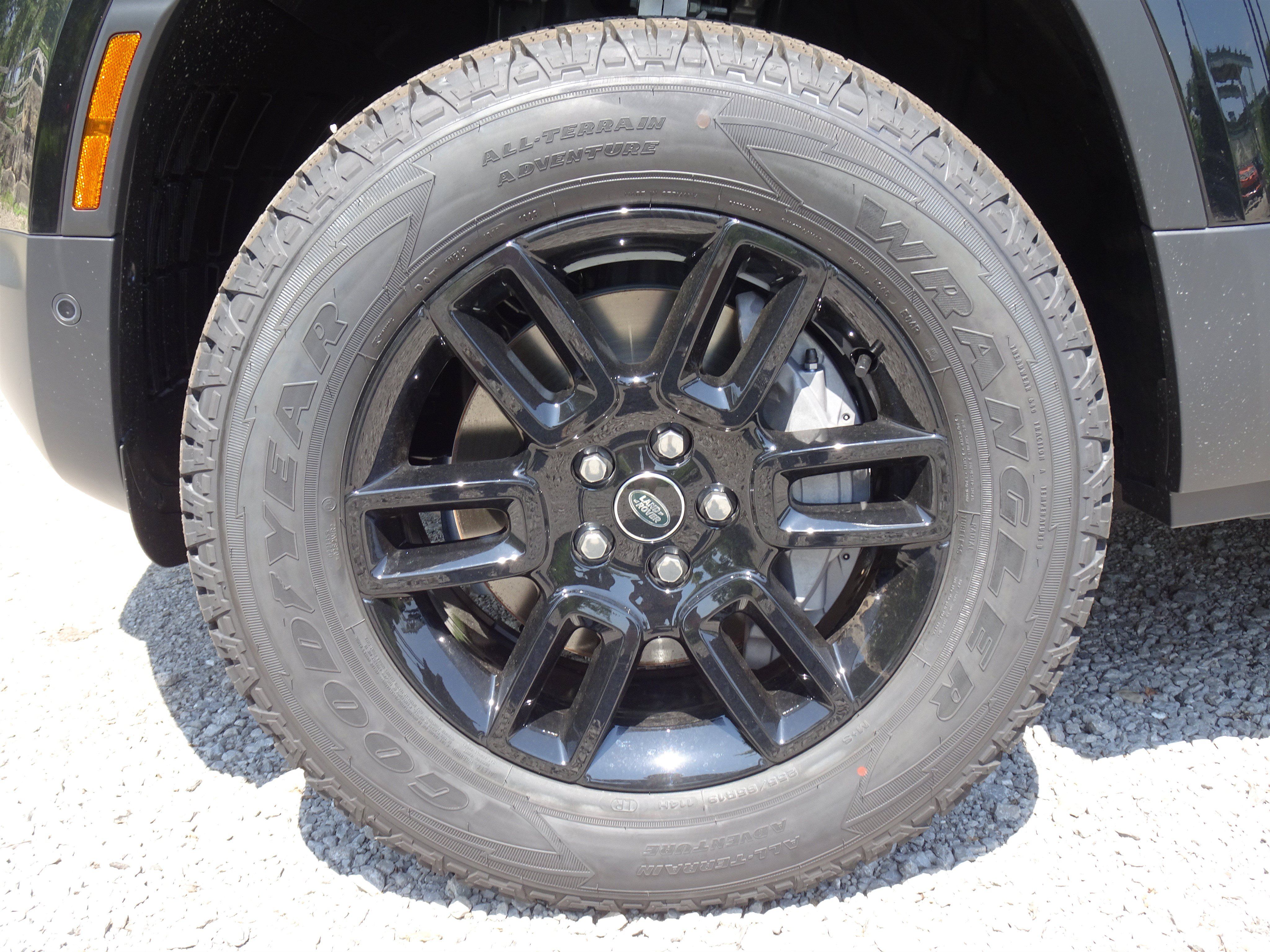 Certified 2025 Land Rover Defender 110 S AWD/4WD image 15