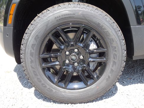 New 2025 Land Rover Defender 110 S image 15