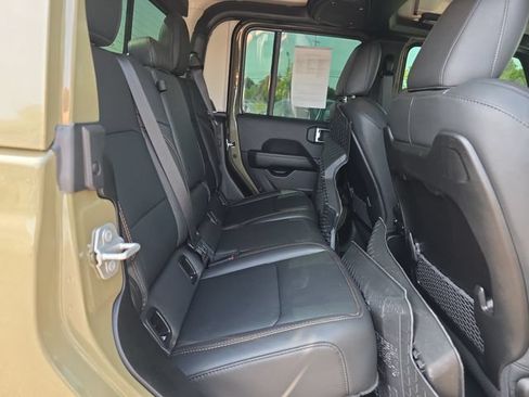 Used 2025 Jeep Gladiator Sport AWD/4WD image 14