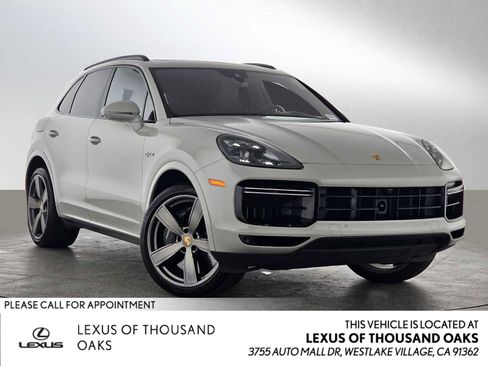 Used 2022 Porsche Cayenne Turbo S w/ Assistance Package AWD/4WD image 1