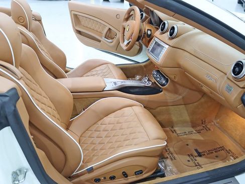 Used 2011 Ferrari California RWD image 31