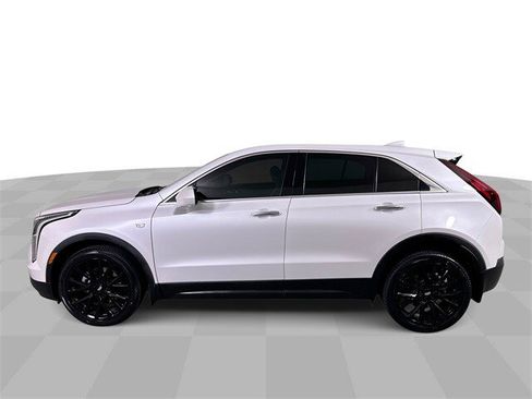 Used 2022 Cadillac XT4 Luxury w/ LPO, ONYX Package image 5
