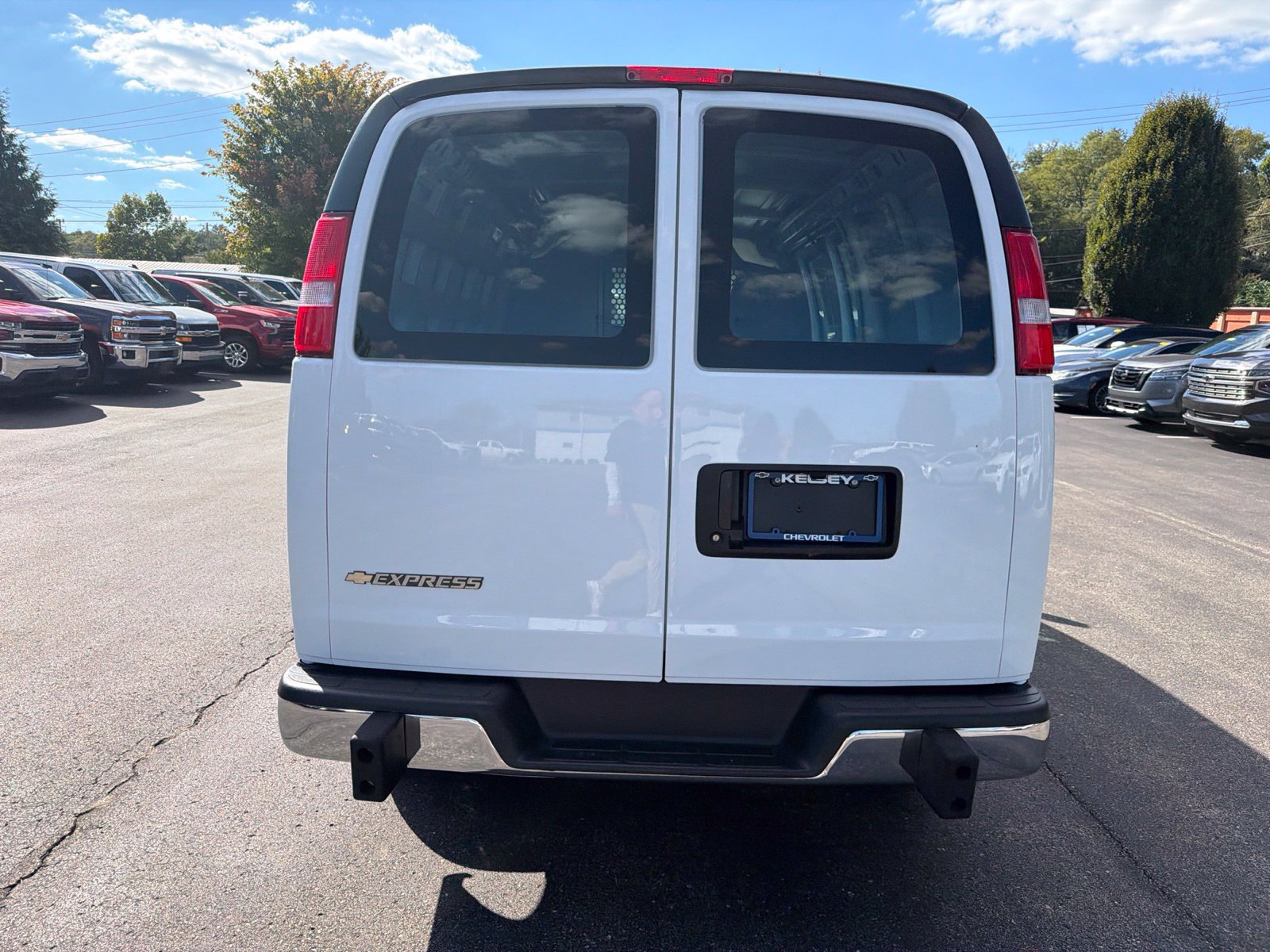 Used 2025 Chevrolet Express 2500 w/ Driver Convenience Package RWD image 4