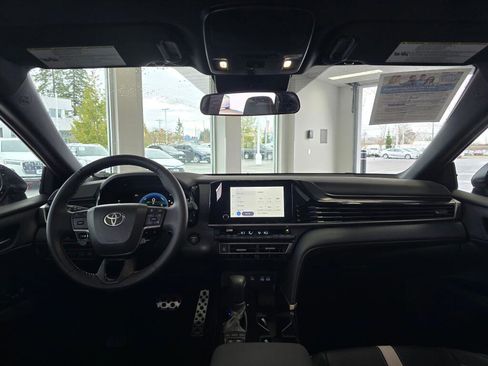 Used 2025 Toyota Camry SE image 25
