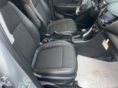 Used 2022 Chevrolet Trax LT w/ LT Convenience Package image 20