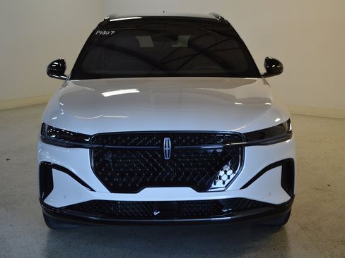 Used 2024 Lincoln Nautilus Reserve w/ Jet Appearance Package (87T) AWD/4WD image 8