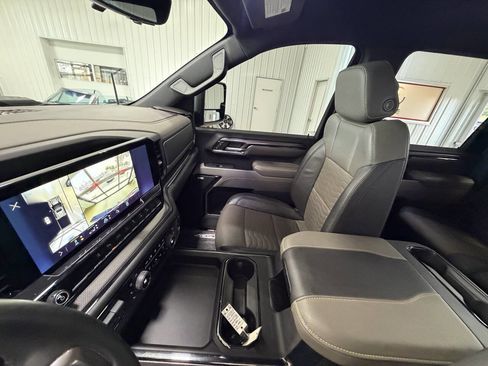 Used 2024 Chevrolet Silverado 2500 ZR2 w/ Technology Package image 48