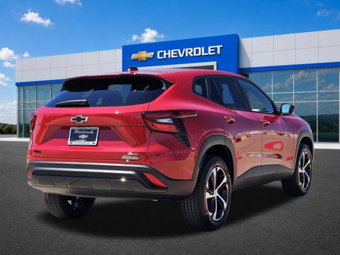 New 2026 Chevrolet Trax RS w/ Driver Confidence Package FWD image 5
