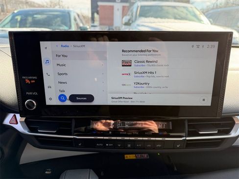 Used 2025 Toyota Sienna XLE w/ XLE Plus Package image 19