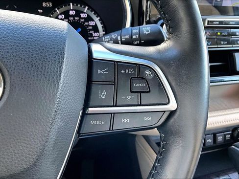 Used 2021 Toyota Highlander Platinum AWD/4WD image 13