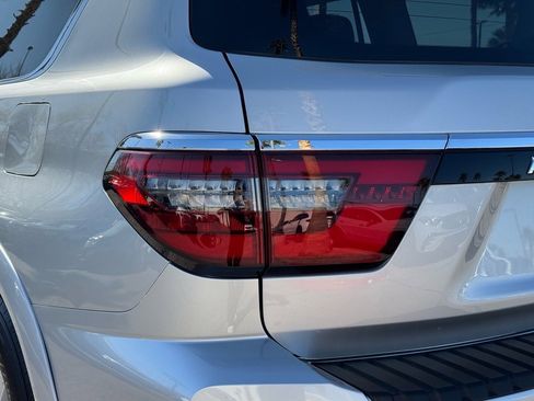 Used 2024 Nissan Armada SV image 22