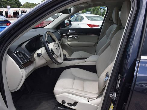 Used 2019 Volvo XC90 T5 Momentum FWD image 10