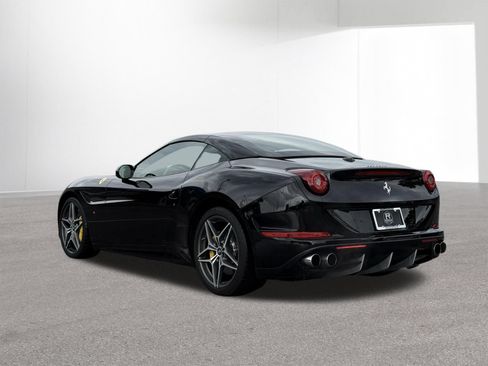 Used 2015 Ferrari California T RWD image 3