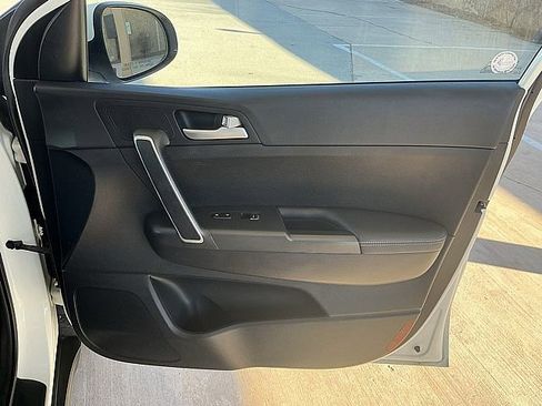 Used 2017 Kia Sportage LX image 10