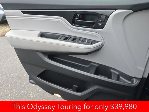 Used 2024 Honda Odyssey Touring image 38