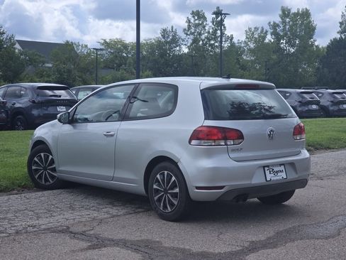 Used 2012 Volkswagen Golf 2-Door FWD image 2
