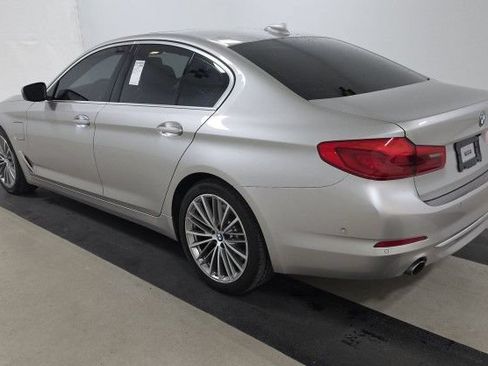 Used 2020 BMW 530e w/ Executive Package RWD image 3