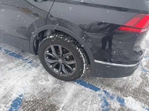 Used 2023 Volkswagen Tiguan SE w/ Panoramic Sunroof Package image 7