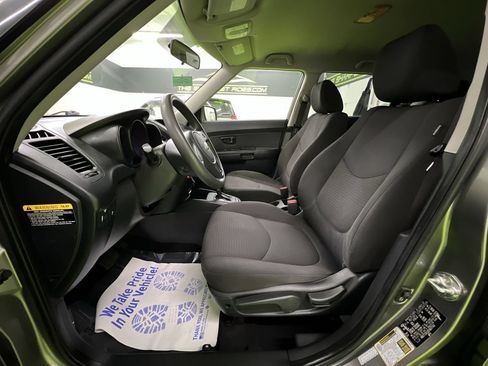 Used 2013 Kia Soul FWD image 17