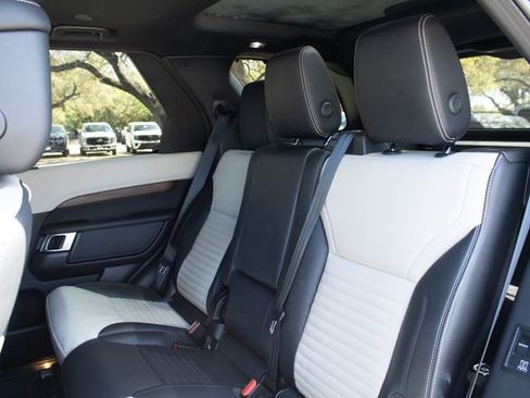 Used 2023 Land Rover Discovery S R-Dynamic image 17