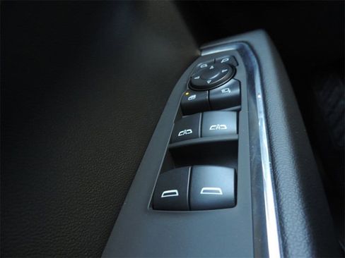 Certified 2025 GMC Sierra 1500 SLT image 26