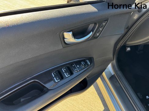 Used 2018 Kia Optima EX w/ Premium Package image 11