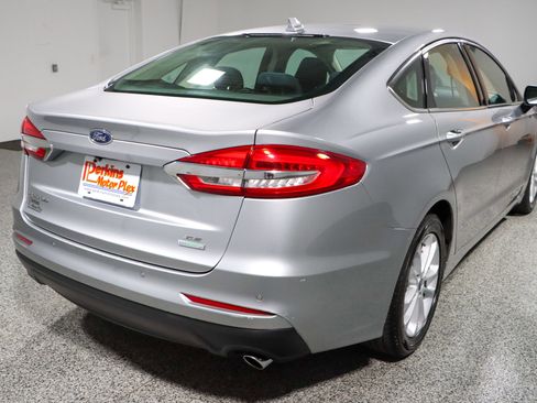 Used 2020 Ford Fusion SE image 7