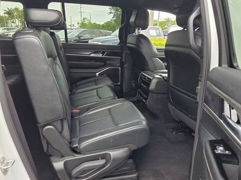 Used 2024 Jeep Wagoneer L Series II w/ Flexible Seating Group AWD/4WD image 17