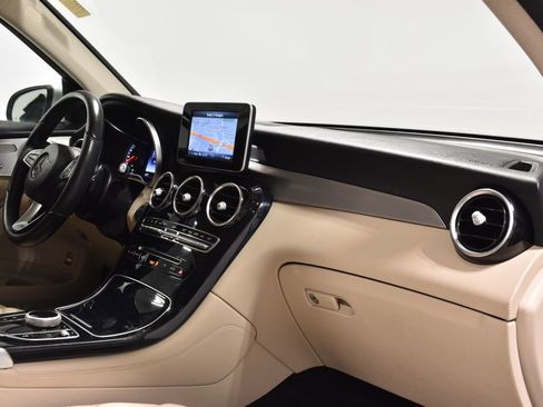 Used 2017 Mercedes-Benz GLC 300 4MATIC image 32