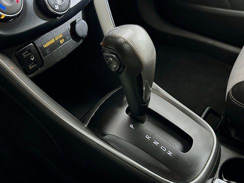 Used 2020 Chevrolet Trax LT w/ LT Convenience Package FWD image 17